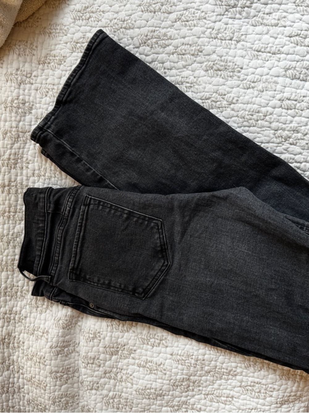 Aritzia Straight Leg High-Rise Jeans in Black - Picture 4 of 4